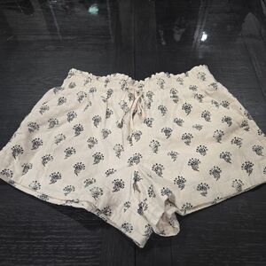 Cream Women's Shorts Universal Thread